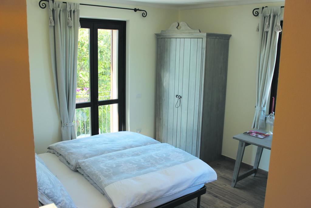 Alta Villa The Countryhouse Adults Only Boutique Bnb Vigliano d'Asti Værelse billede