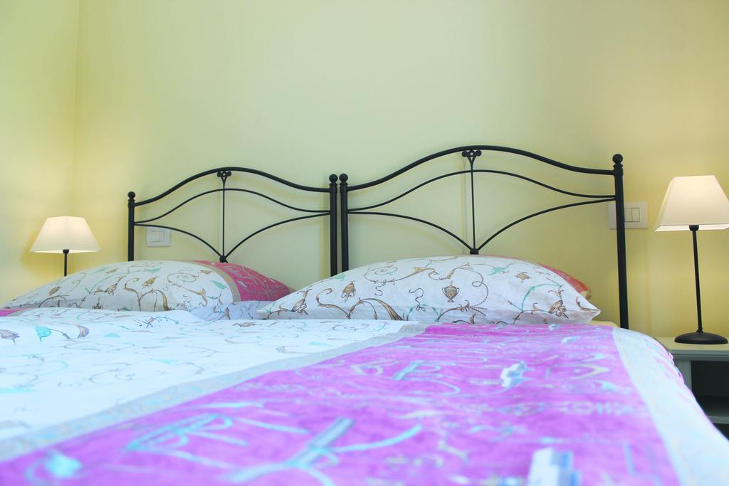 Alta Villa The Countryhouse Adults Only Boutique Bnb Vigliano d'Asti Værelse billede